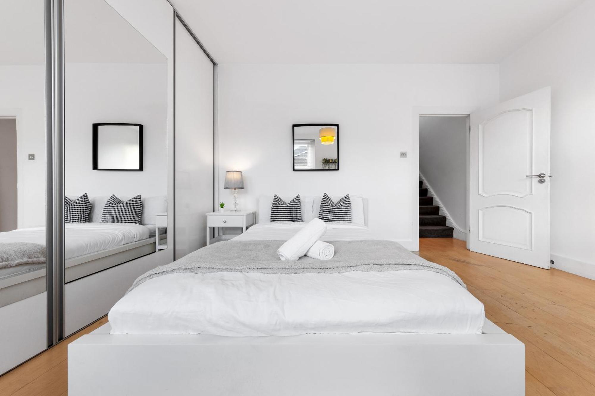Luxury 4-Bedroom Modern Flat In Central London Steps From Station, Sleeps 9 In Style! Luaran gambar