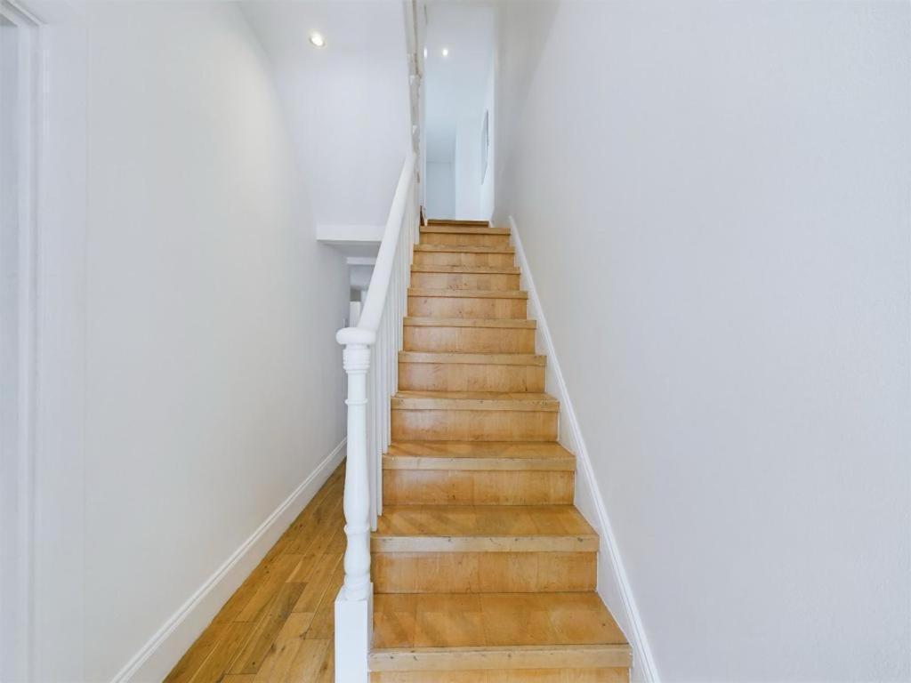 Luxury 4-Bedroom Modern Flat In Central London Steps From Station, Sleeps 9 In Style! Bilik gambar
