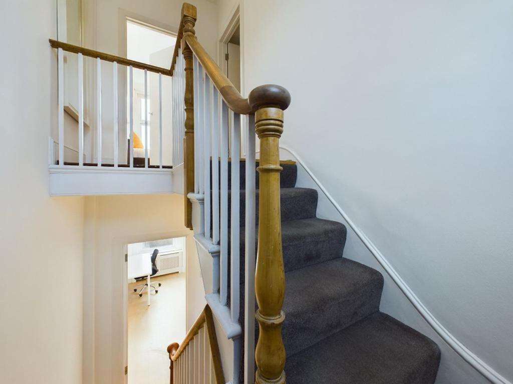 Luxury 4-Bedroom Modern Flat In Central London Steps From Station, Sleeps 9 In Style! Bilik gambar