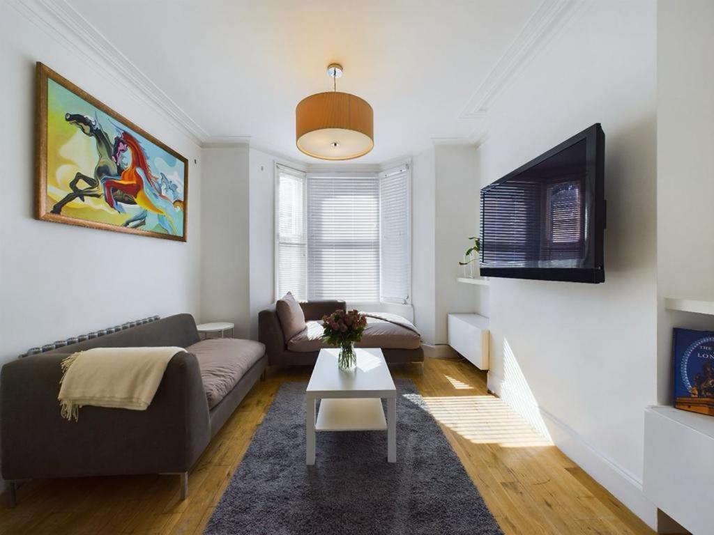 Luxury 4-Bedroom Modern Flat In Central London Steps From Station, Sleeps 9 In Style! Bilik gambar