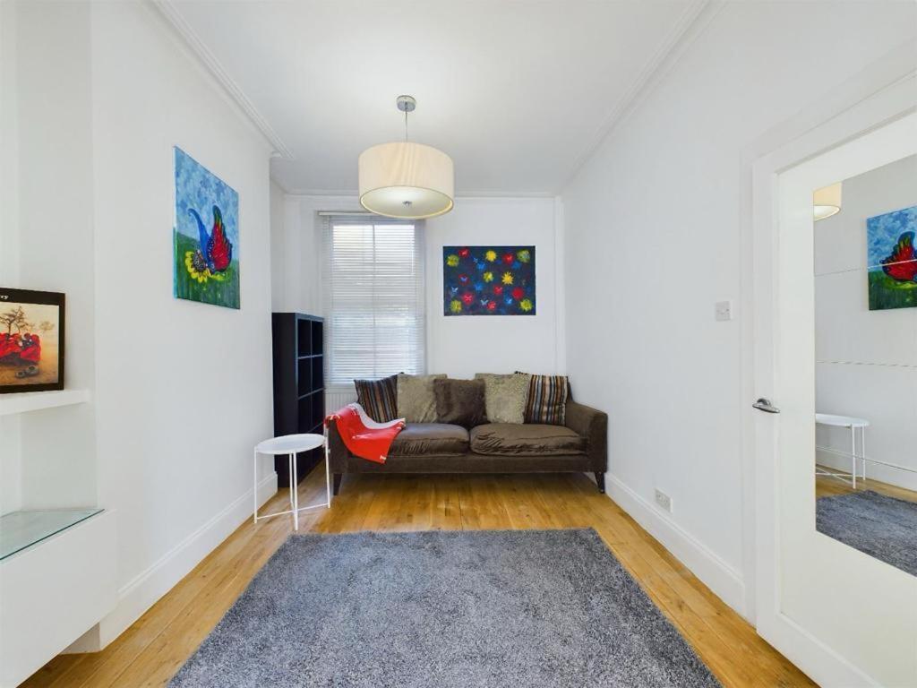 Luxury 4-Bedroom Modern Flat In Central London Steps From Station, Sleeps 9 In Style! Bilik gambar