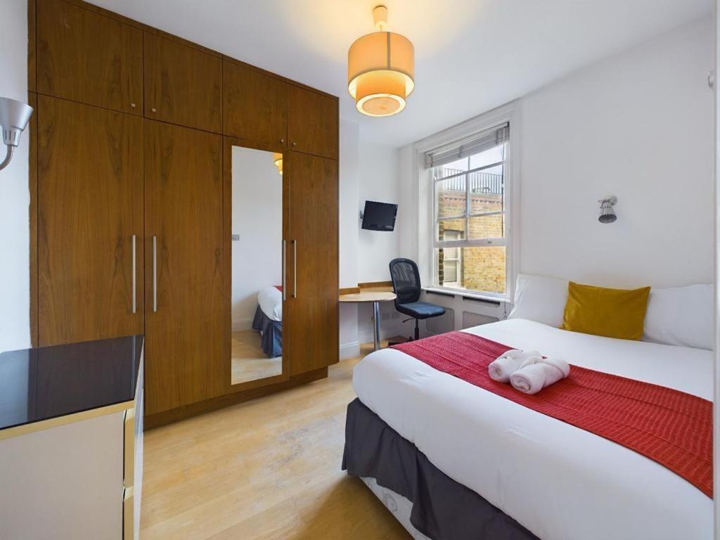 Luxury 4-Bedroom Modern Flat In Central London Steps From Station, Sleeps 9 In Style! Bilik gambar