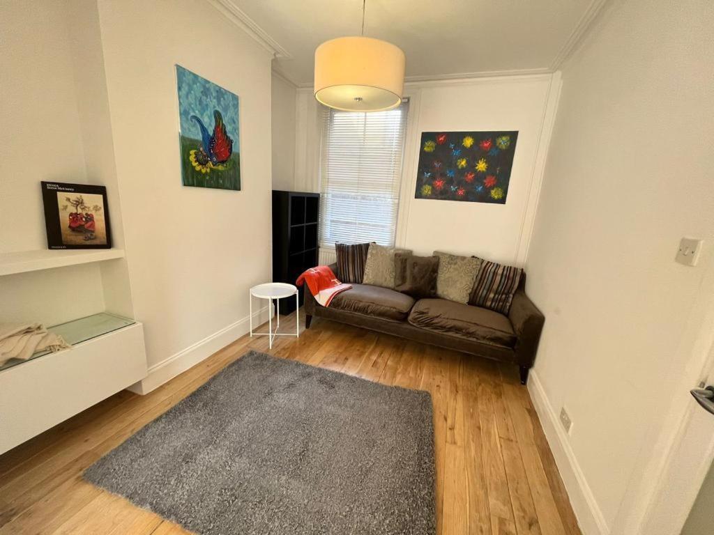 Luxury 4-Bedroom Modern Flat In Central London Steps From Station, Sleeps 9 In Style! Bilik gambar