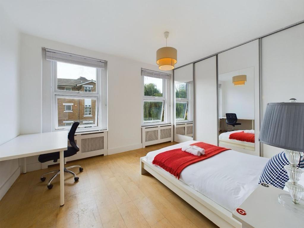 Luxury 4-Bedroom Modern Flat In Central London Steps From Station, Sleeps 9 In Style! Bilik gambar