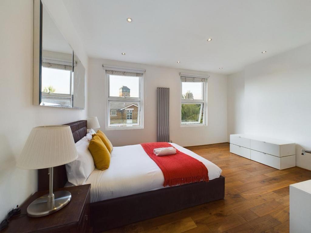 Luxury 4-Bedroom Modern Flat In Central London Steps From Station, Sleeps 9 In Style! Bilik gambar