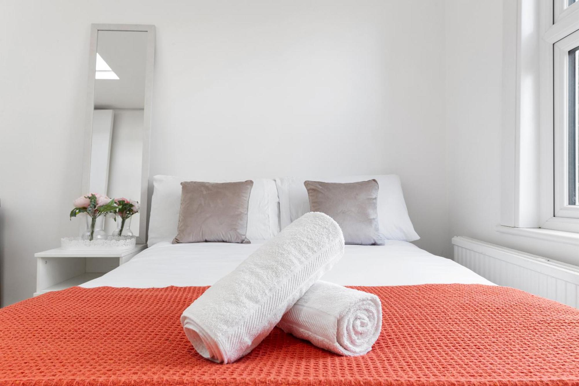 Luxury 4-Bedroom Modern Flat In Central London Steps From Station, Sleeps 9 In Style! Luaran gambar