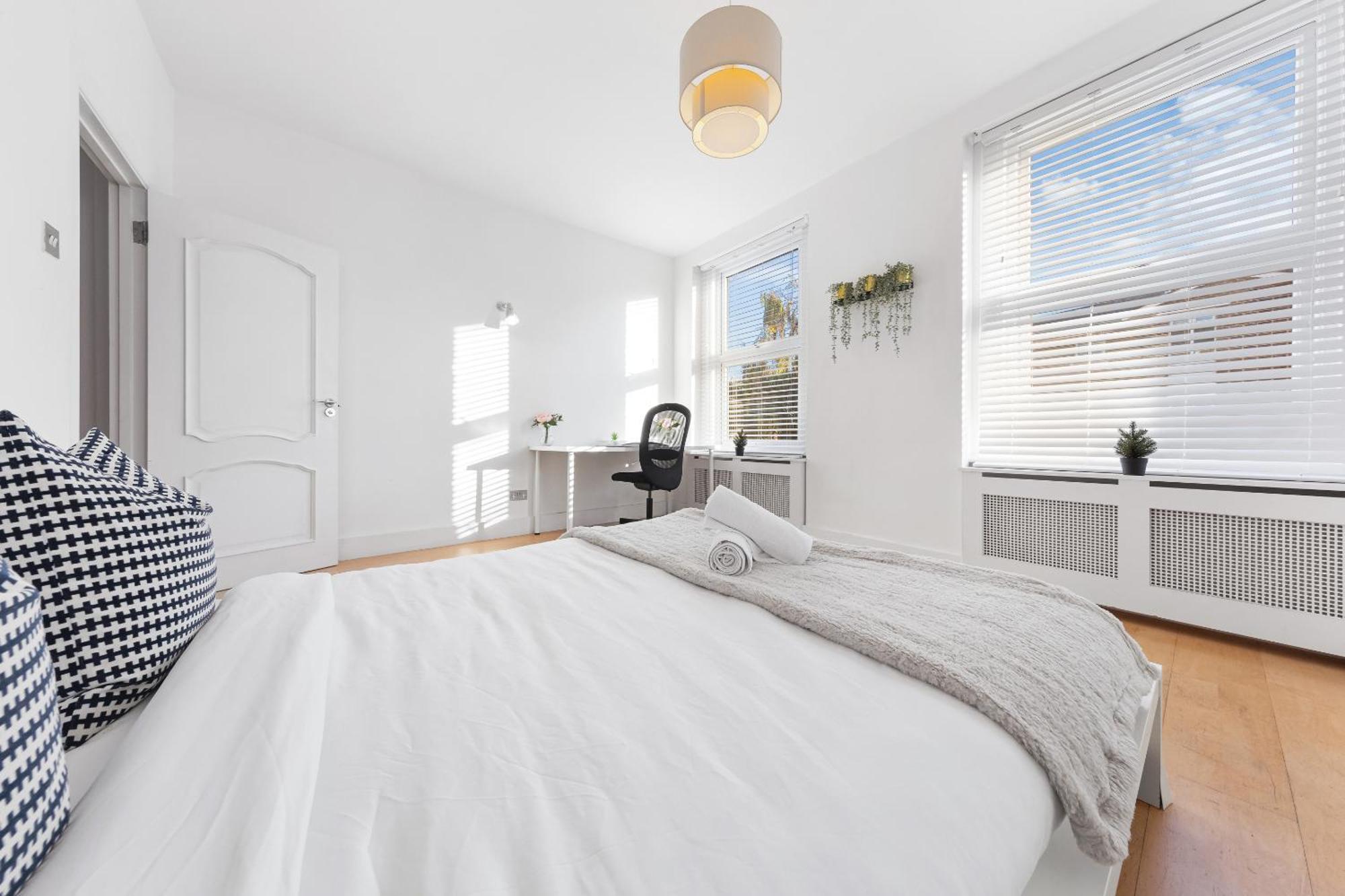 Luxury 4-Bedroom Modern Flat In Central London Steps From Station, Sleeps 9 In Style! Luaran gambar