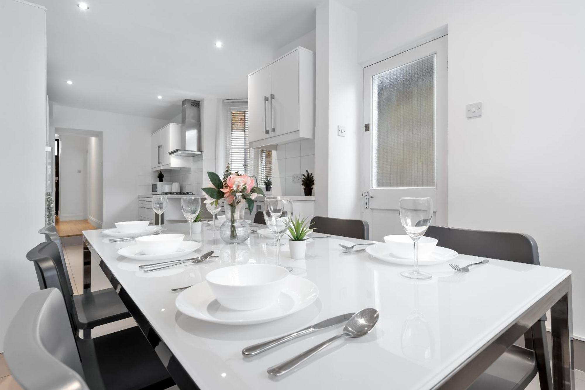 Luxury 4-Bedroom Modern Flat In Central London Steps From Station, Sleeps 9 In Style! Luaran gambar